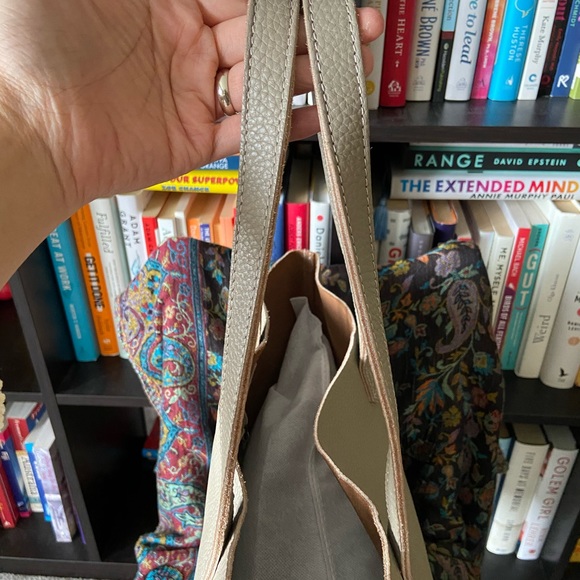 🌸SOLD🌸 Cuyana Classic Leather Tote in Stone - Excellent Used Condition - Picture 7 of 8